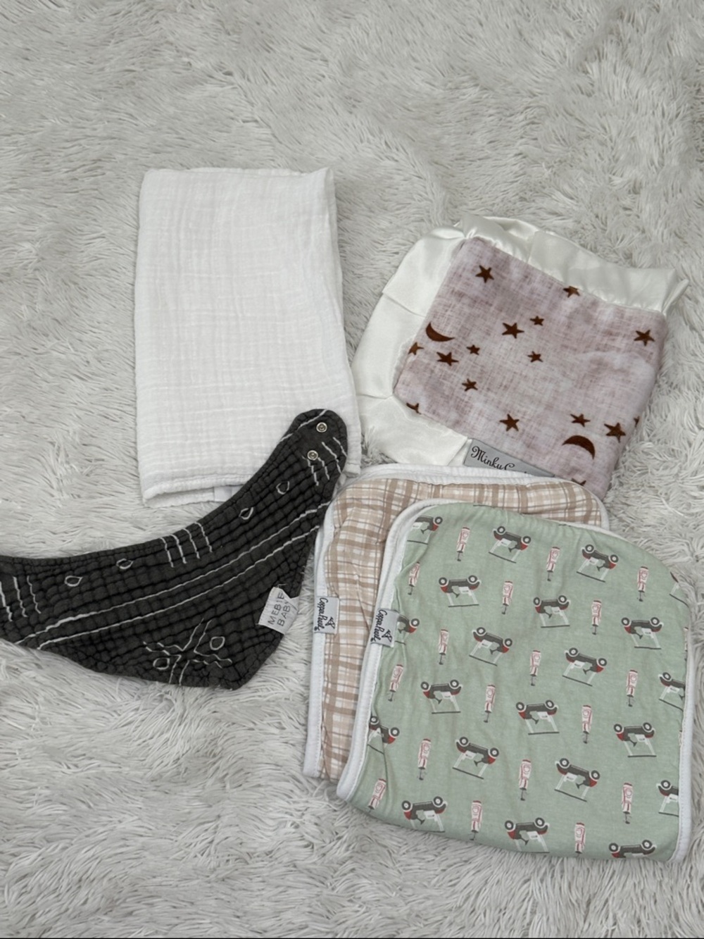 🔎 Bundle of Boutique Brands Burp Clothes/Mini Blanket/Bib